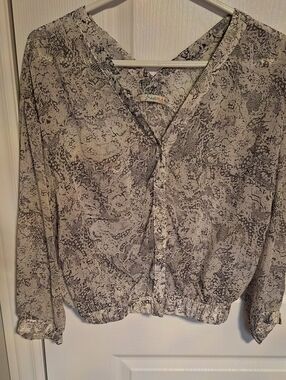 freebird Black & White Printed V-Neck Button Blouse